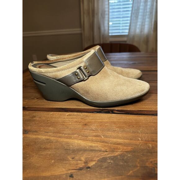 Cole Haan NikeAir Wedge Mules Clogs Suede Size 8.5 B Collaboration Comfort - Picture 1 of 9